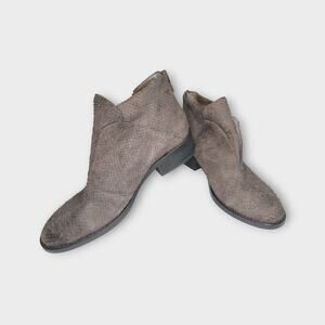 Eileen Fisher Tuck Textured Leather Siped Almond Toe Grey Taupe Bootie Size 8